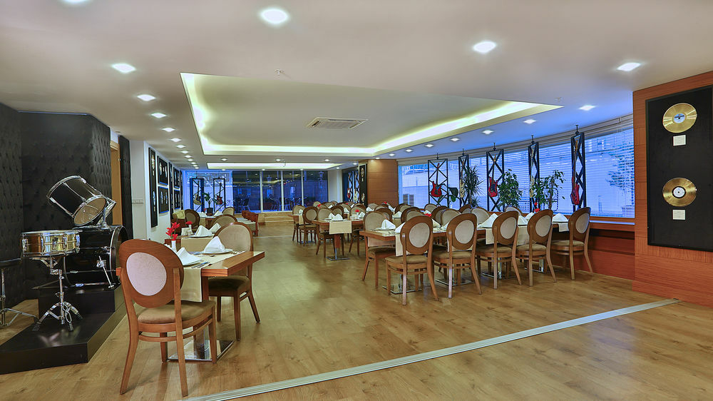 Park By Radisson Kavacik Hotel Istanboel